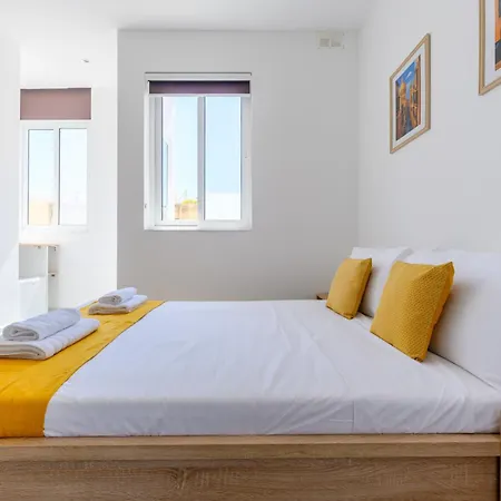 F8-2 Bedroom Ensuite Δωμάτια σε οικογενειακή κατοικία *