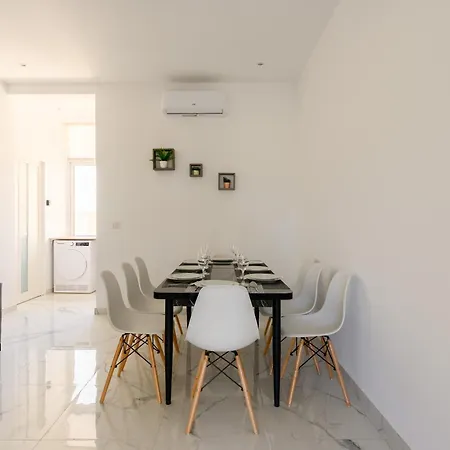 F8-2 Bedroom Ensuite * Sliema