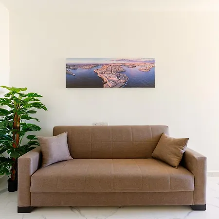 F8-2 Bedroom Ensuite Проживание в семье